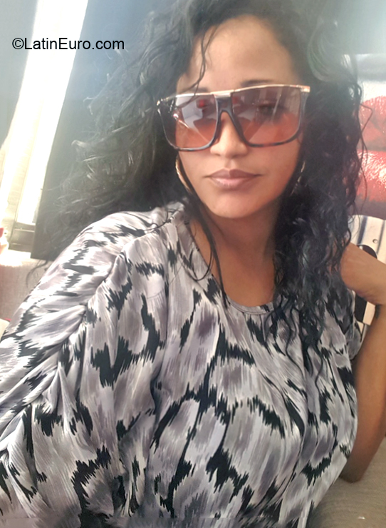 Date this voluptuous Dominican Republic girl Rose from Santiago DO40180