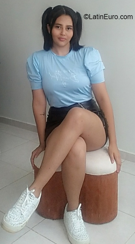 Date this hot Colombia girl Manuela from Pereira CO30285