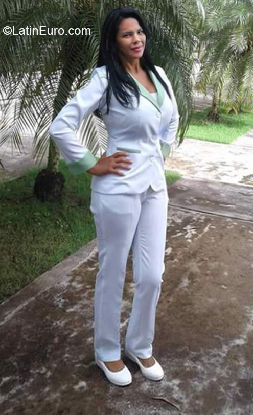 Date this charming Dominican Republic girl Alexa Estafania from La Vega DO39867