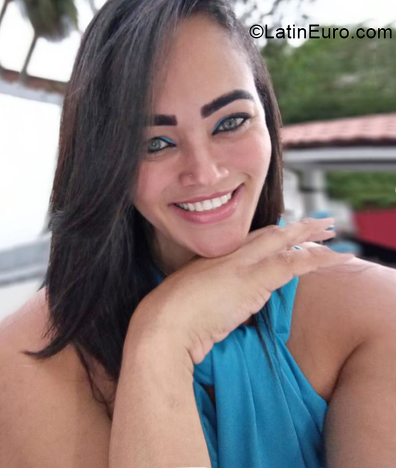 Date this happy Brazil girl Patty from Salvador BR11388