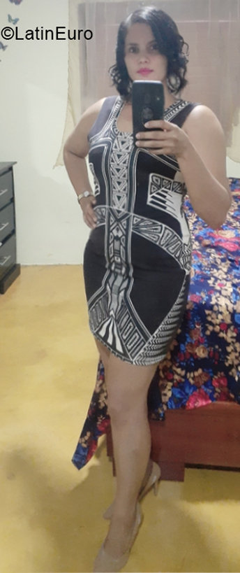 Date this good-looking Dominican Republic girl Elio from Santo Domingo DO39890