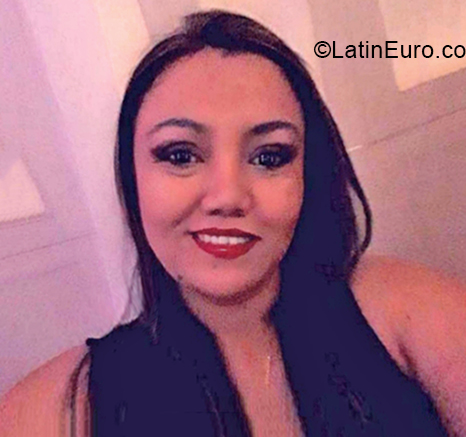 Date this voluptuous Colombia girl Gloria from Cartagena CO30392