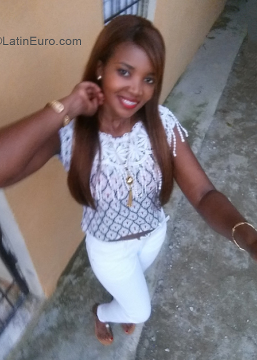 Date this sensual Dominican Republic girl Vianka from Santo Domingo DO39936