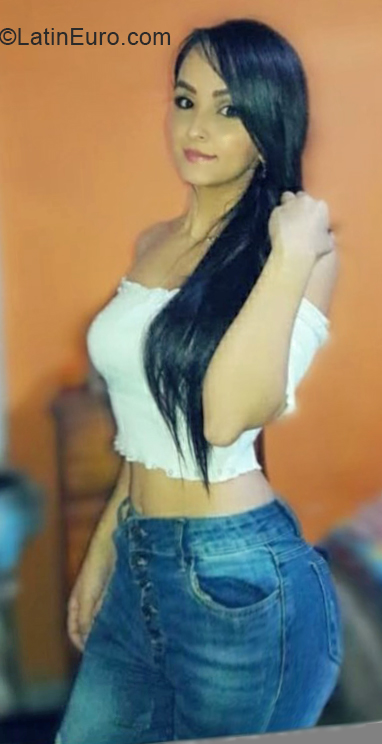 Date this hot Colombia girl Mar from cali CO30440