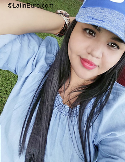 Date this attractive El Salvador girl Faby from San Salvador SV169