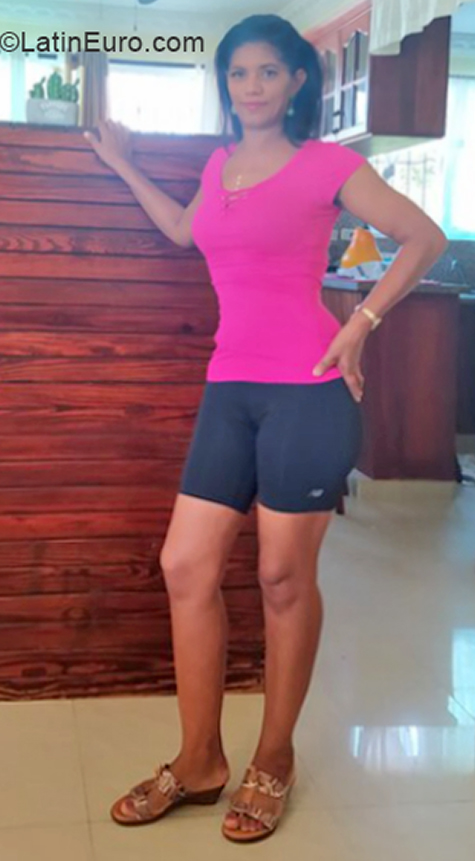 Date this georgeous Dominican Republic girl Gladys from Santiago De Los Caballeros DO39971