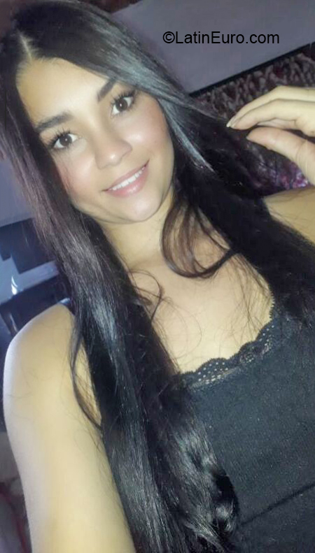 Date this young Colombia girl Paola from Pereira CO30516