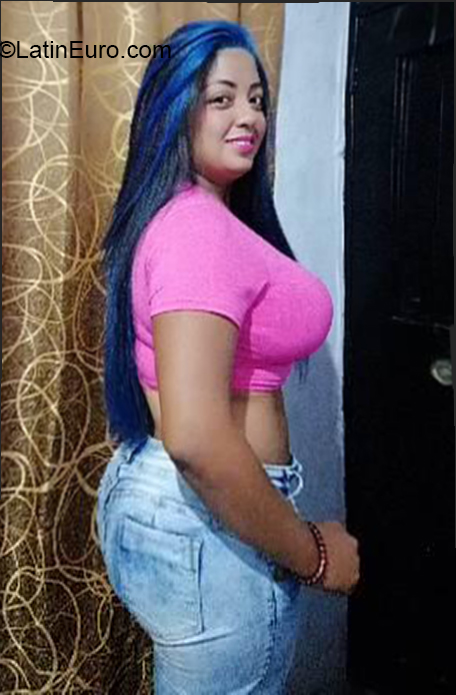 Date this delightful Colombia girl Yessi from Buga CO30572