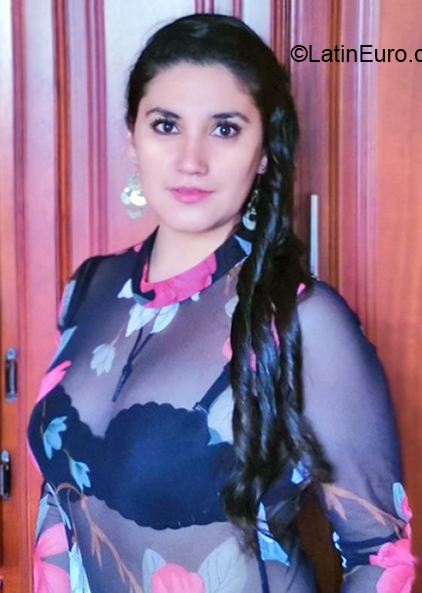 Date this beautiful Ecuador girl Yoli from Quito EC835