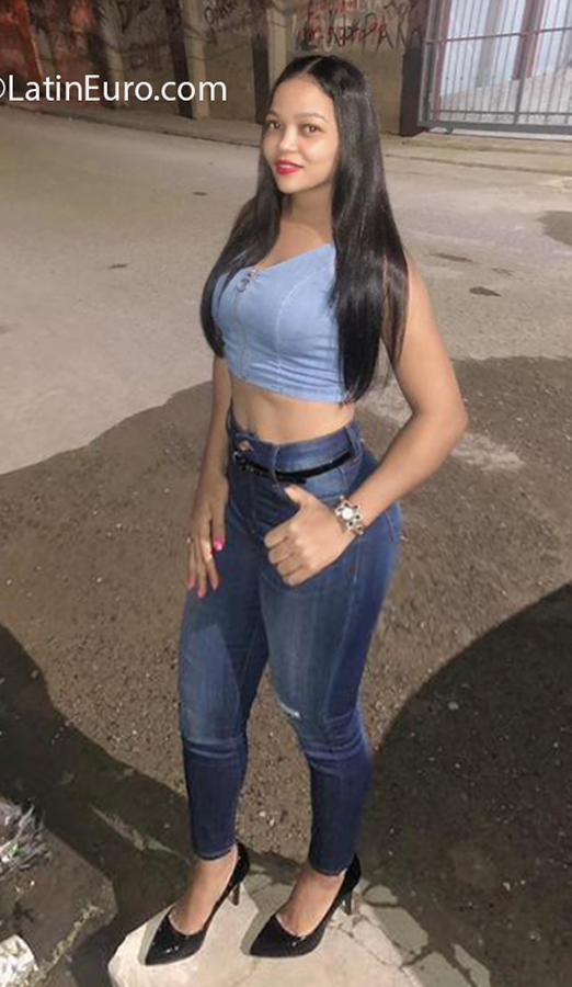 Date this pretty Dominican Republic girl Jade from Mao DO40028