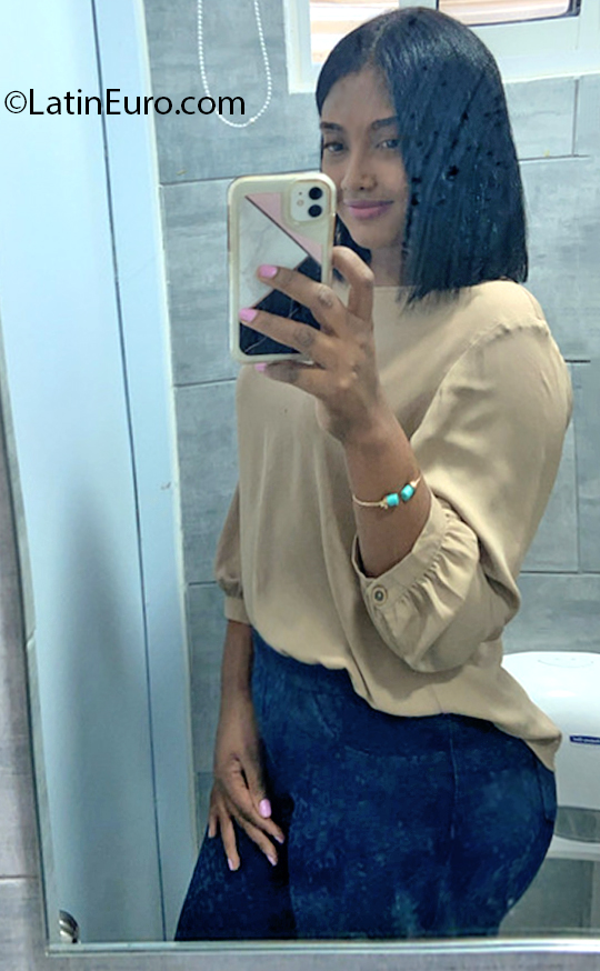 Date this sensual Dominican Republic girl Yismel from Santo Domingo DO40038