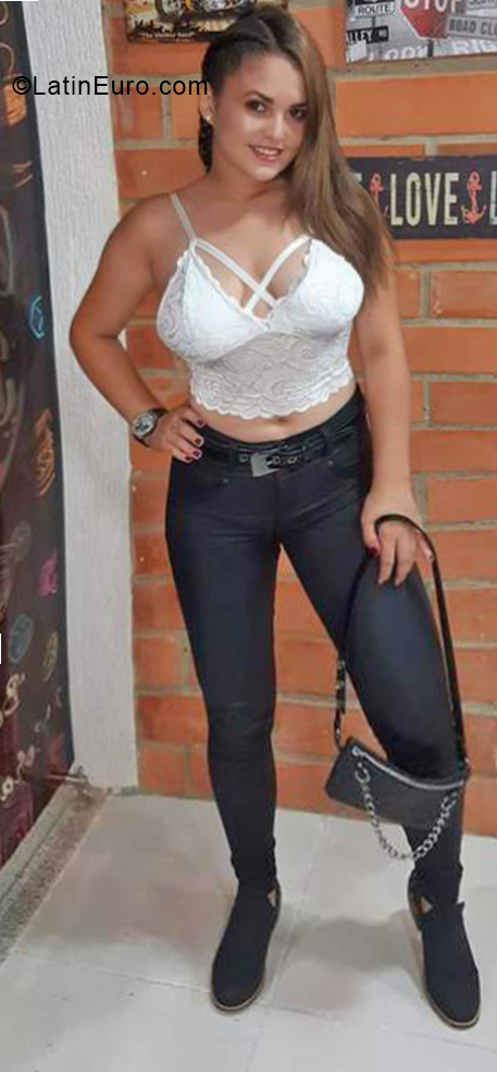 Date this hot Colombia girl Karoll from Cali CO30624