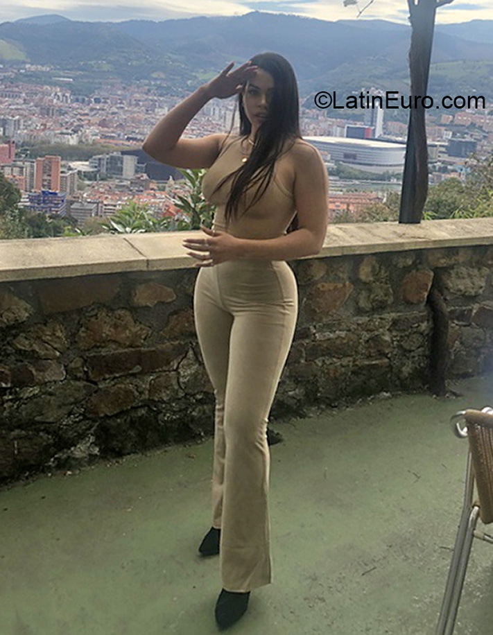 Date this charming Colombia girl Angie from Medellin CO30677