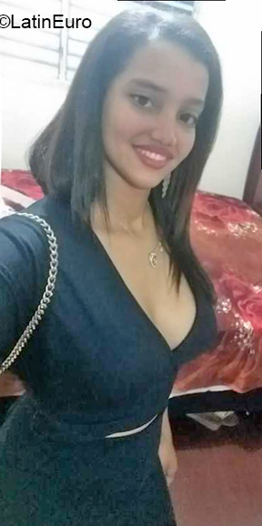 Date this exotic Dominican Republic girl Darelis from Santo Domingo DO40099