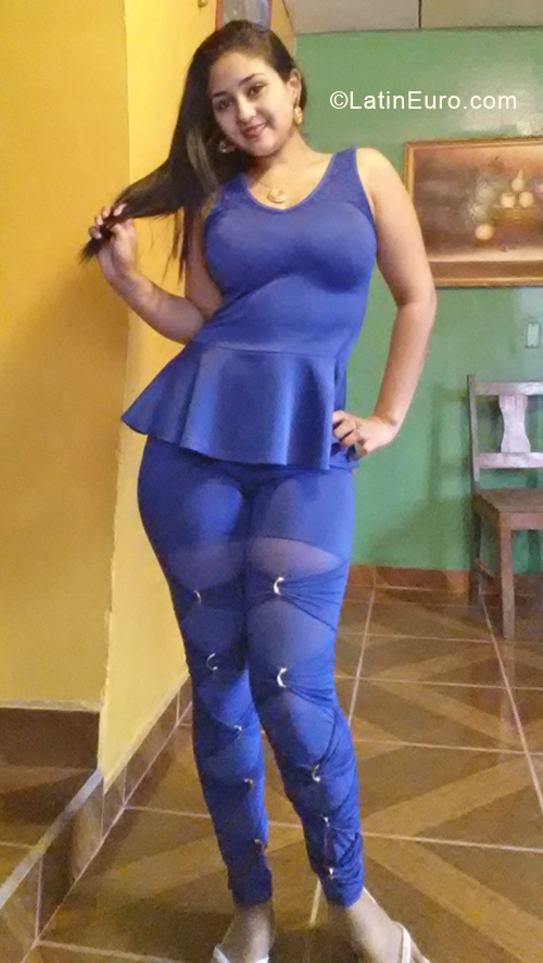 Date this passionate Dominican Republic girl Karen from Olanchito DO40108