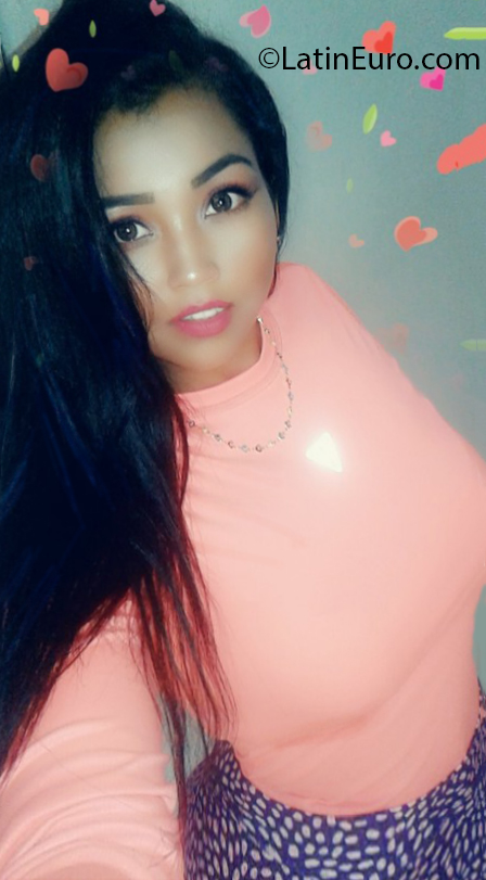 Date this hard body Colombia girl Graciela from Cali CO30717