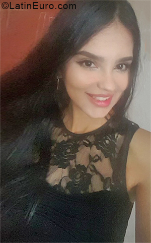 Date this athletic Venezuela girl Karmen from Merida VE4178