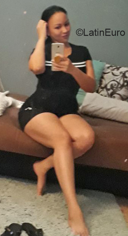 Date this hot Dominican Republic girl Anny from Santo Domingo DO40147