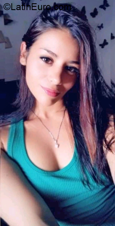 Date this sensual Costa Rica girl Andrea from San Jose CR481