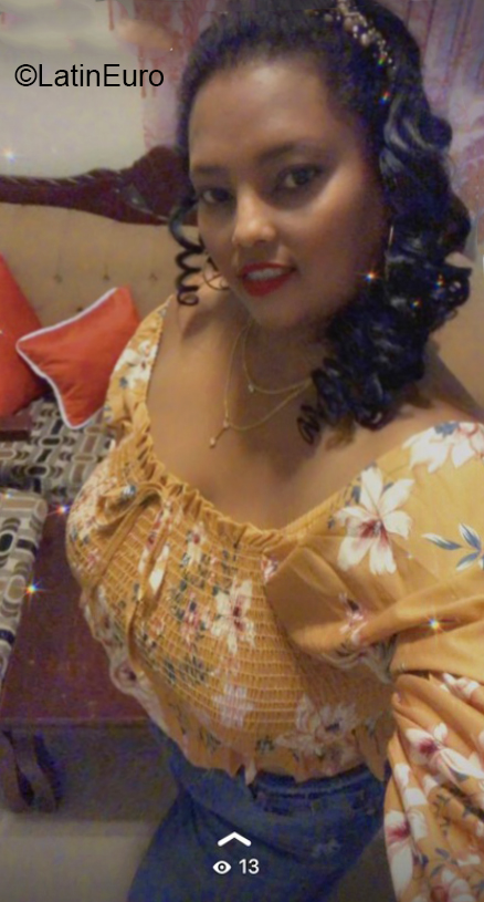 Date this stunning Dominican Republic girl Romeri from Santo Domingo DO40171