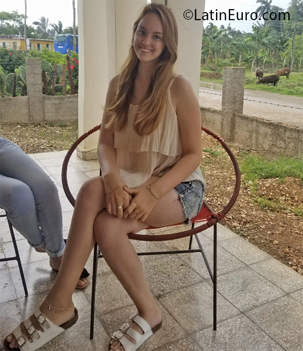 Date this stunning Cuba girl Liliana from Camaguey CU792