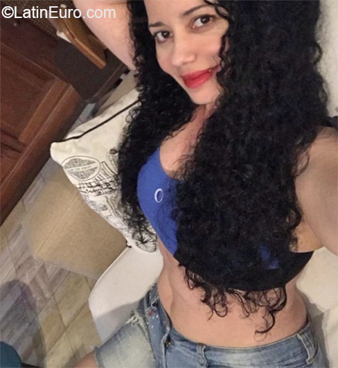 Date this good-looking Argentina girl Neidy from Belgrano AR796