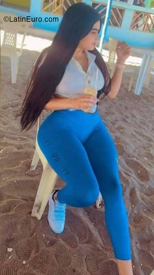 Date this pretty Dominican Republic girl Yoadelis from Santo Domingo DO40255