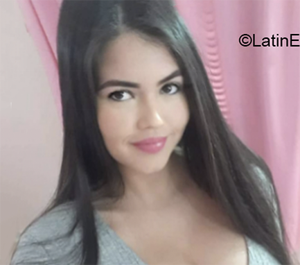 Date this sensual Cuba girl Danilka from Holguin CU813