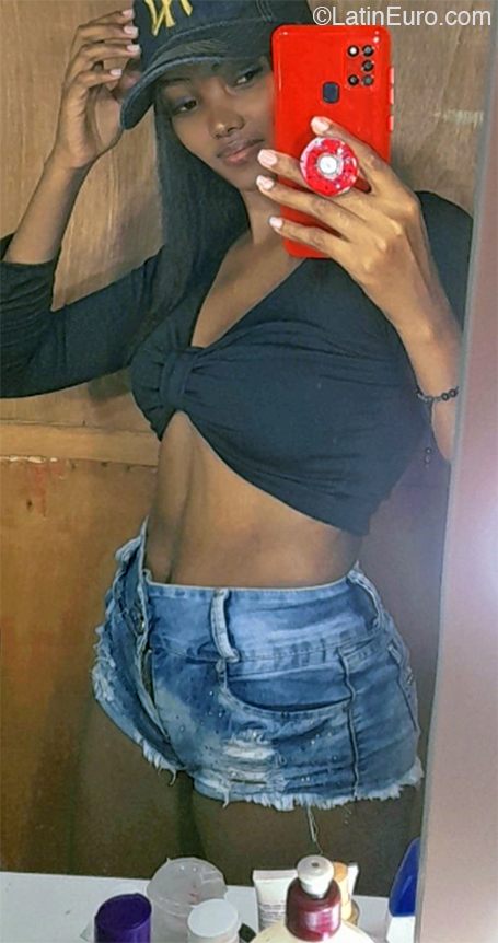 Date this athletic Colombia girl Lesly from Cali CO31413