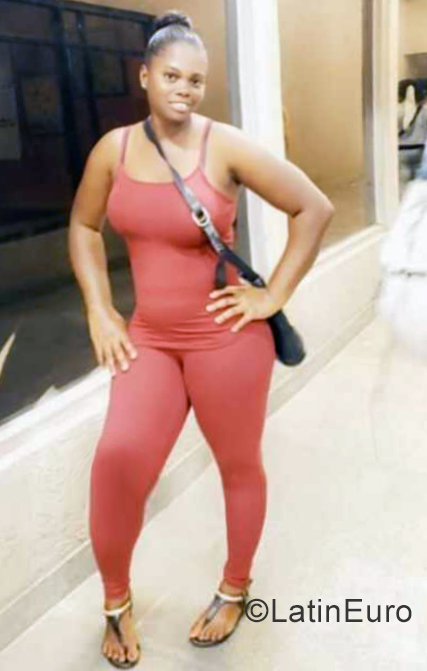 Date this voluptuous Jamaica girl Simone from Montego Bay JM2717