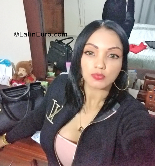 Date this young Dominican Republic girl Tania from Santo Domingo DO40403