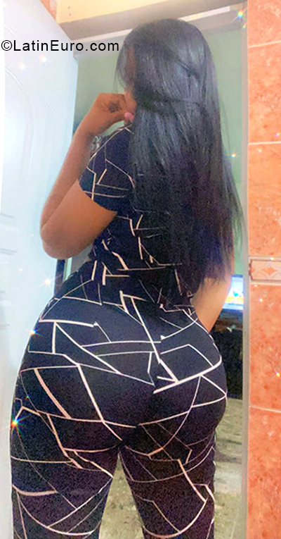 Date this happy Dominican Republic girl Vanessa from Santo Domingo DO40404