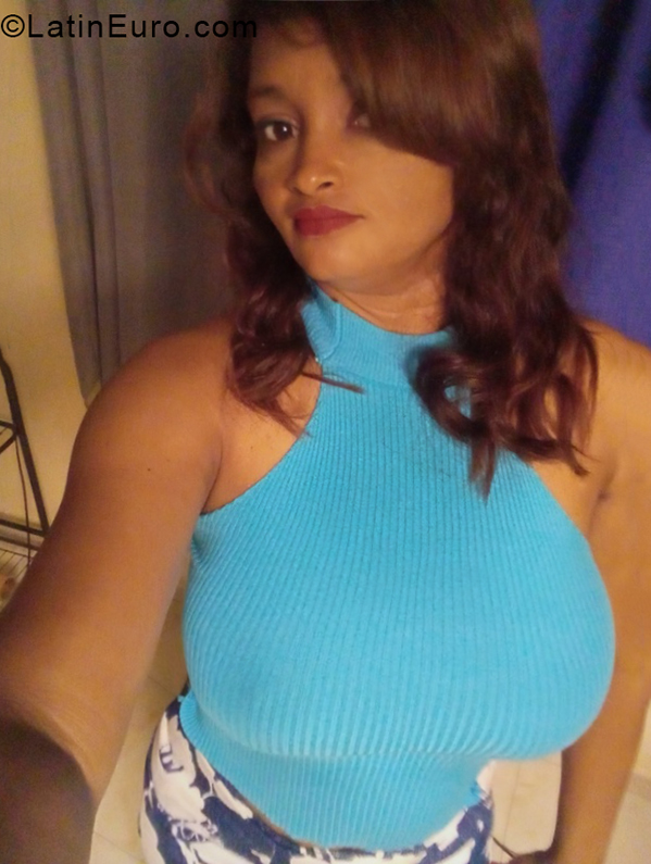 Date this hard body Dominican Republic girl Migdalia from Santo Domingo DO40406