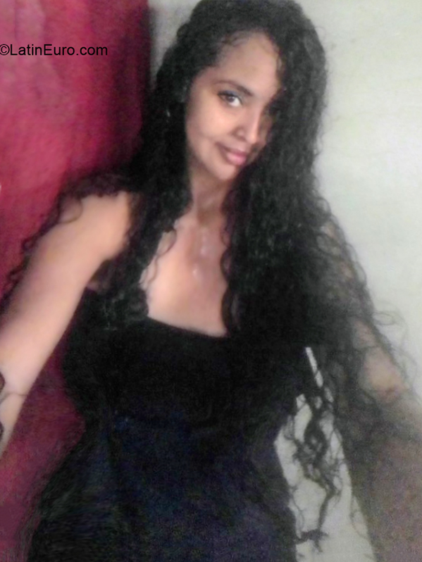 Date this young Dominican Republic girl Karina from Santo Domingo DO40415