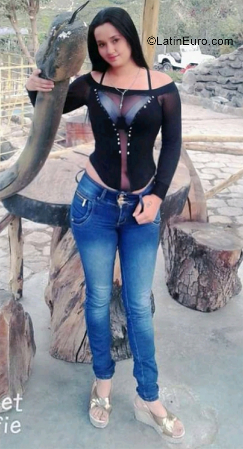 Date this voluptuous Colombia girl Catalina from Manizales CO31171