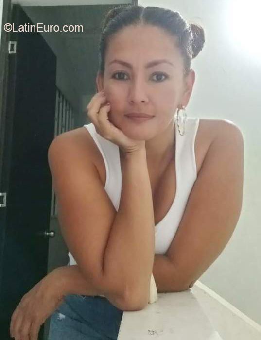 Date this georgeous Colombia girl DIANA from Bogota CO31230