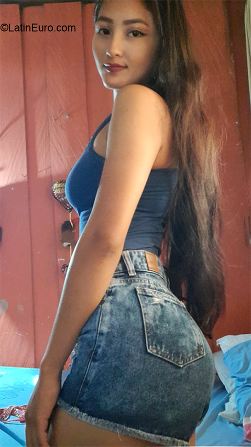 Date this charming Colombia girl Thalia from Medellin CO31253
