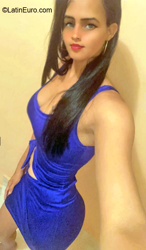 Date this pretty Dominican Republic girl Gaby from Santo Domingo DO40544