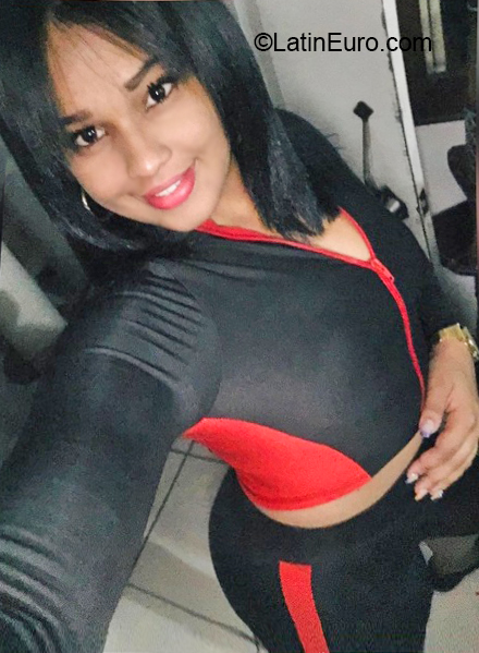 Date this charming Dominican Republic girl Genesis from Santiago DO40555