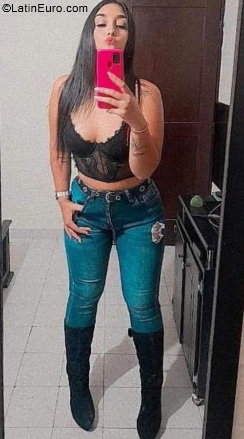 Date this tall Colombia girl Camila from Cali CO31331