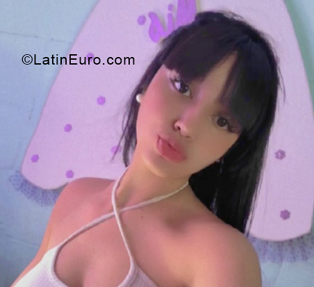 Date this nice looking Uruguay girl Abi from Montevideo UY88