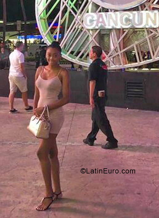 Date this athletic Colombia girl Valentina from Cali CO31527