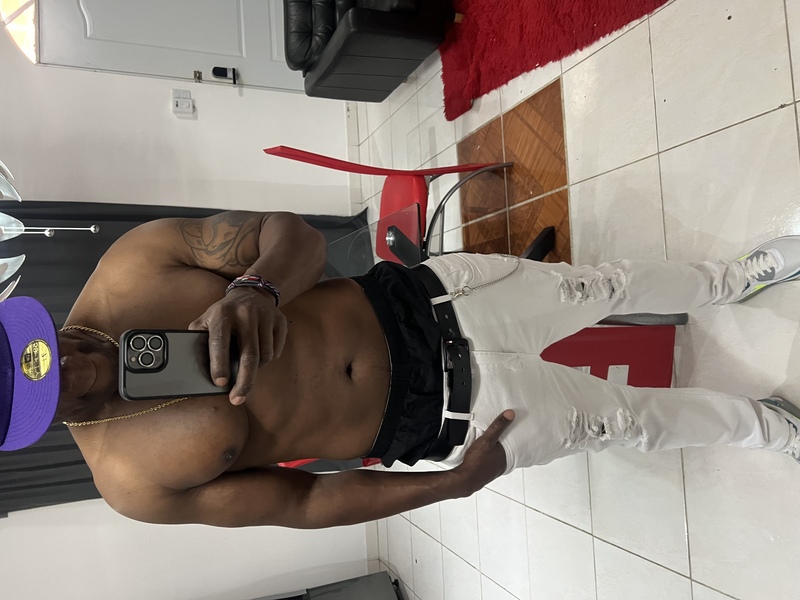 Date this voluptuous Canada man Shawn from Montreal CA870