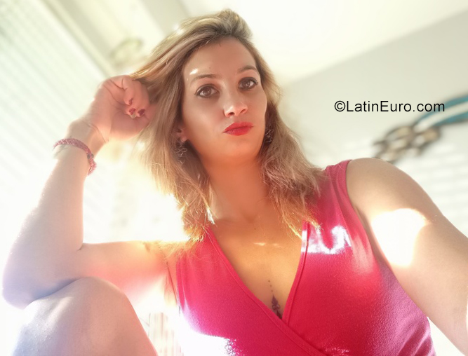 Date this charming Uruguay girl Ceci from Montevideo UY90