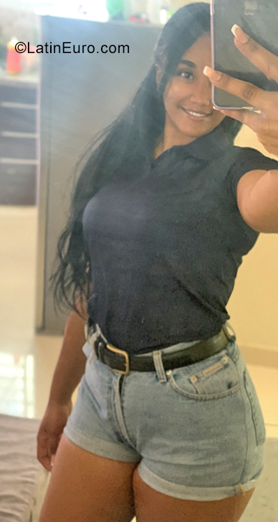 Date this good-looking Dominican Republic girl Ysnsy from Santo Domingo DO40793