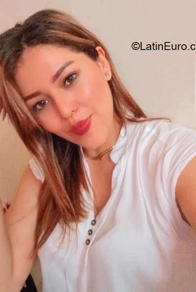 Date this attractive Colombia girl Ana from Santiago CO32060
