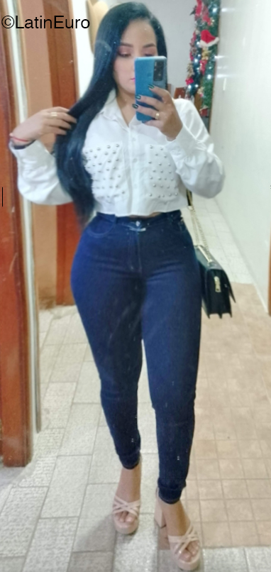 Date this gorgeous Colombia girl Jezebel from Cartagena CO32200