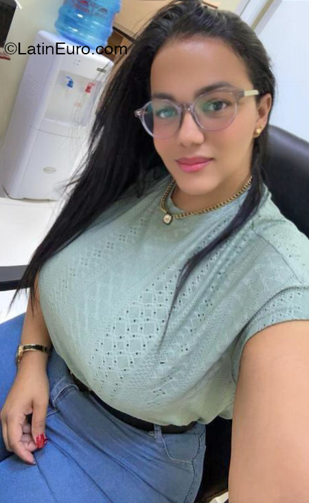 Date this tall Dominican Republic girl Yinet from Constanza DO43599