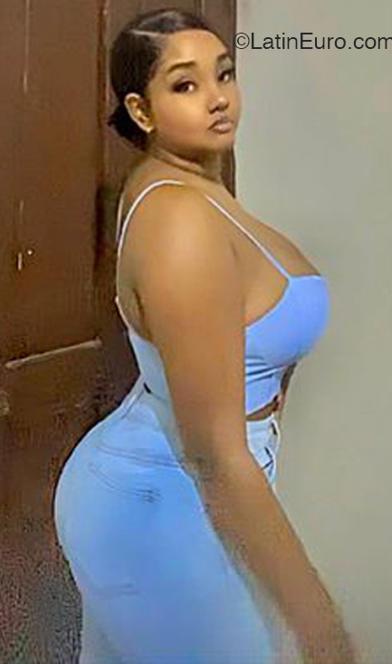 Date this tall Dominican Republic girl Cris from Santo Domingo Oeste DO43907