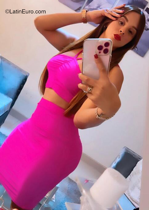 Date this tall Dominican Republic girl Yeimi from Santo Domingo DO45105